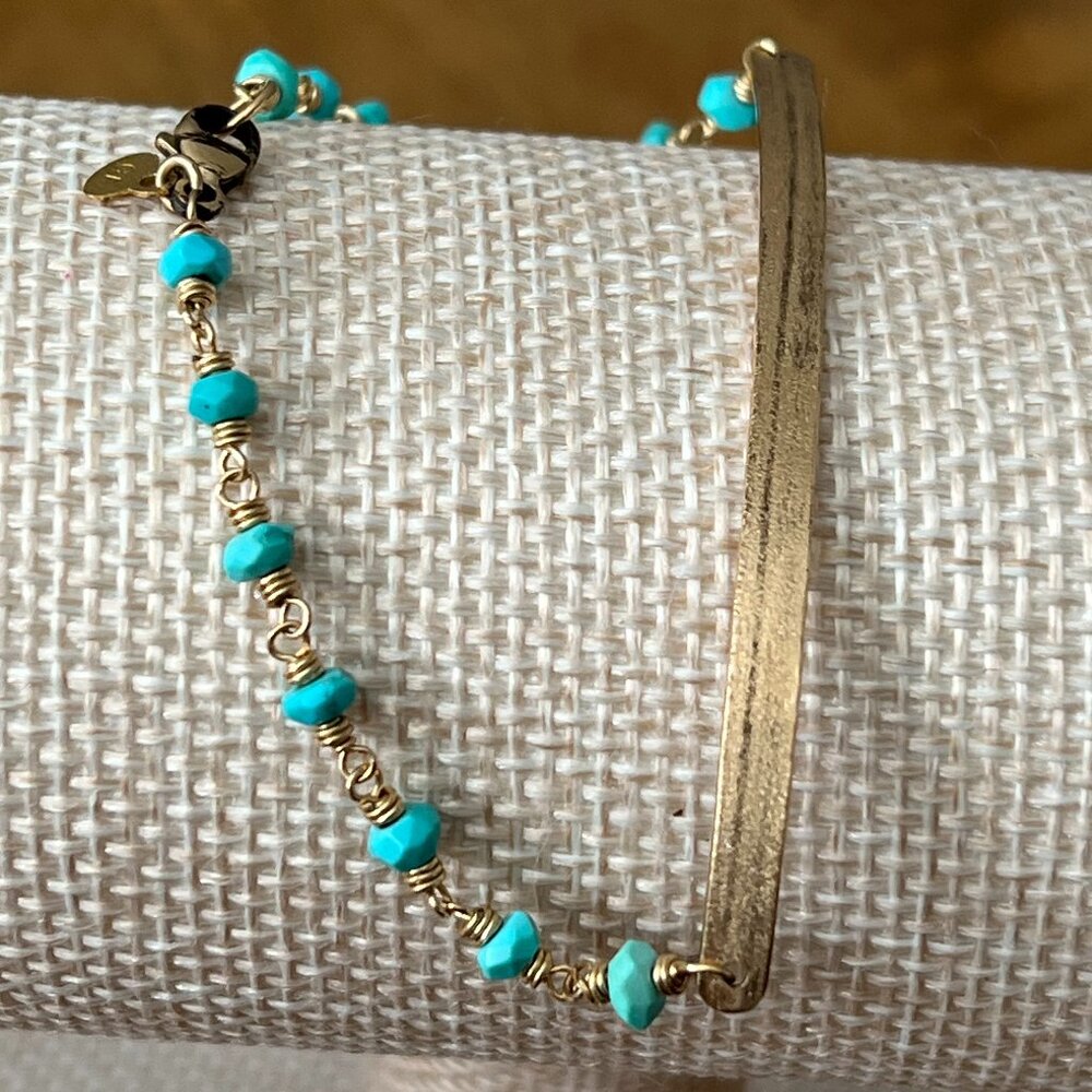 bo j.c. Artisan Semi Precious Blue Turquoise Bead & Gold Metal Bracelet 6.75 in